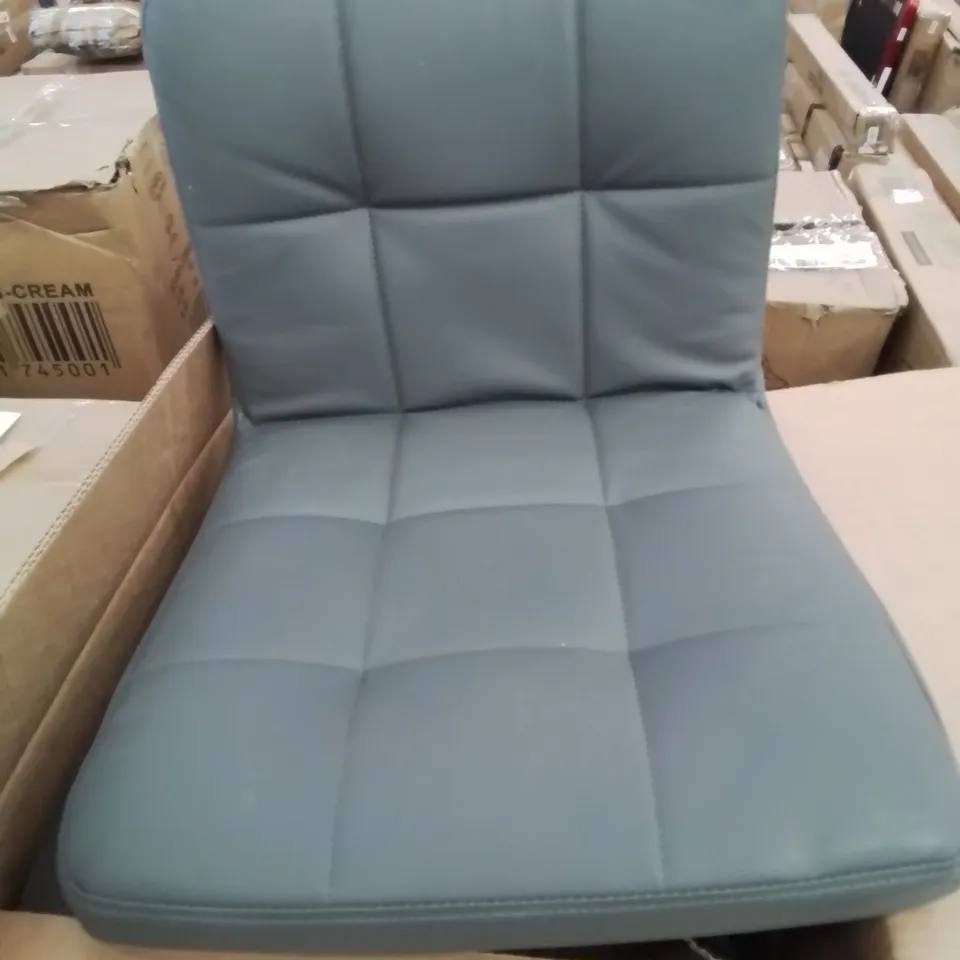 BOXED PAIR OF FAUX LEATHER UPHOLSTERED GREY BAR STOOLS 