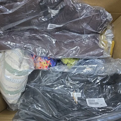APPROXIMATELY 30 ASSORTED CLOTHING ITEMS IN VARIOUS SIZES, COLOURS & STYLES TO INCLUDE BRANDS SUCH AS RUTH LANGSFORD, MONSOON, D&CO, ETC - COLLECTION ONLY