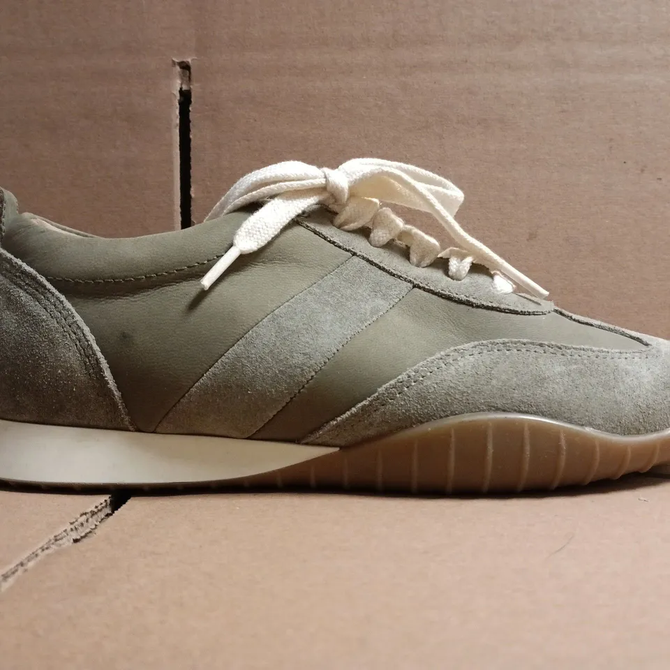 BOXED PAIR OF SIGNATURE TRAINERS IN SAGE SIZE 5
