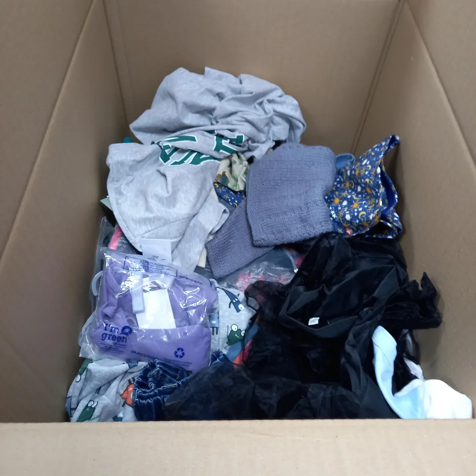 LOT OF CLOTHES APPROXIMATELY 30 TO INCLUDE ONESIE, JEANS, NIGHT SETS, HATS ETC