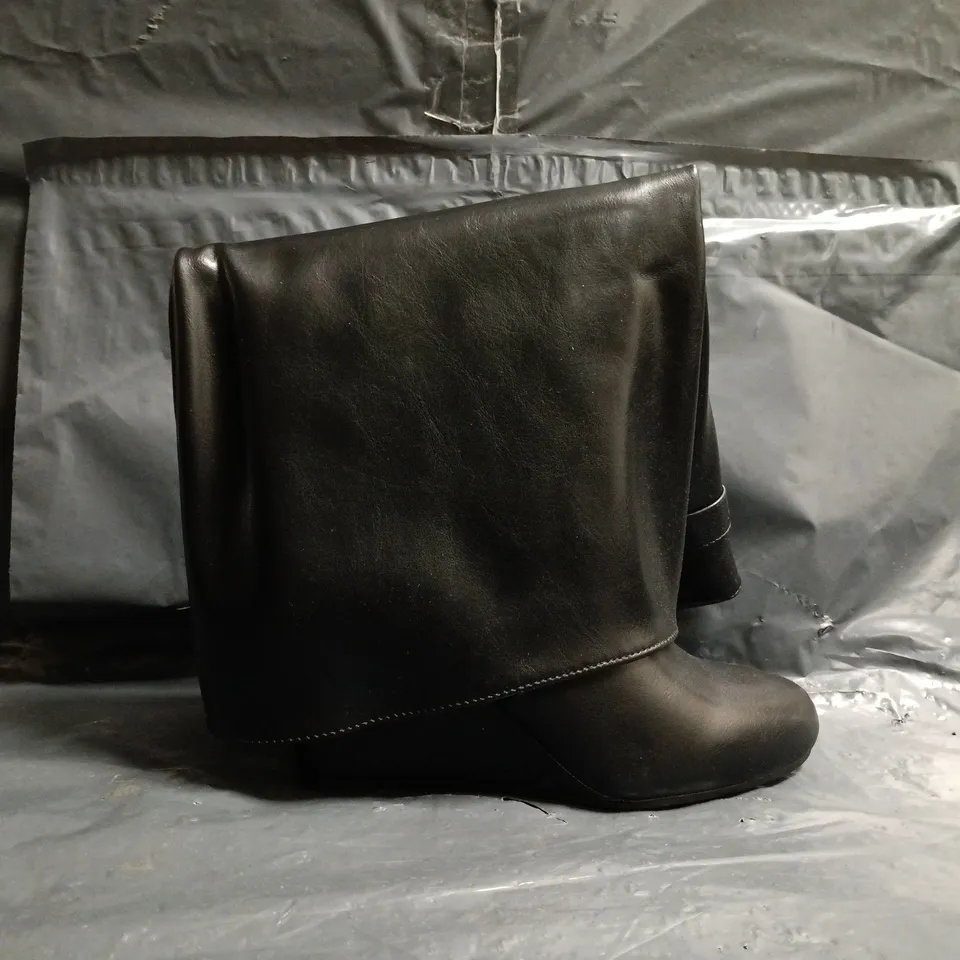 BOXED PAIR OF UNBRANDED KNEE-HIGH BOOTS IN BLACK SIZE 5