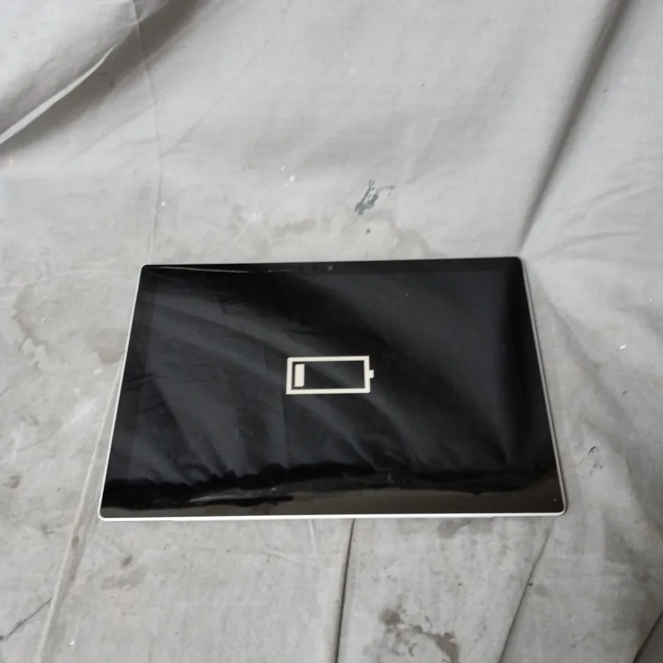 MICROSOFT SURFACE PRO 5 TABLET (I5-7300U, 8GB RAM, 256GB) – 12.3" DISPLAY – NO KEYBOARD - CRACKED SCREEN