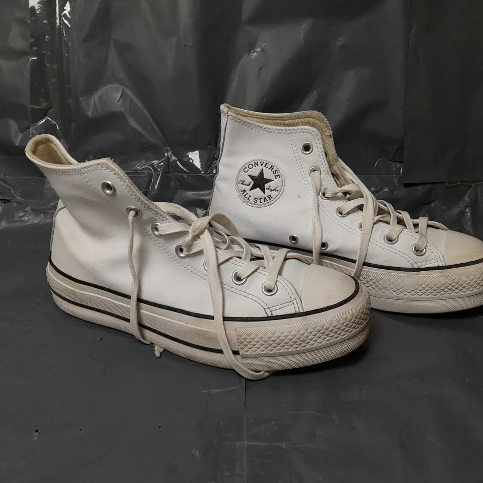 UNBOXED PAIR OFCONVERSE LIFT HI TOP WHITE 5.5 