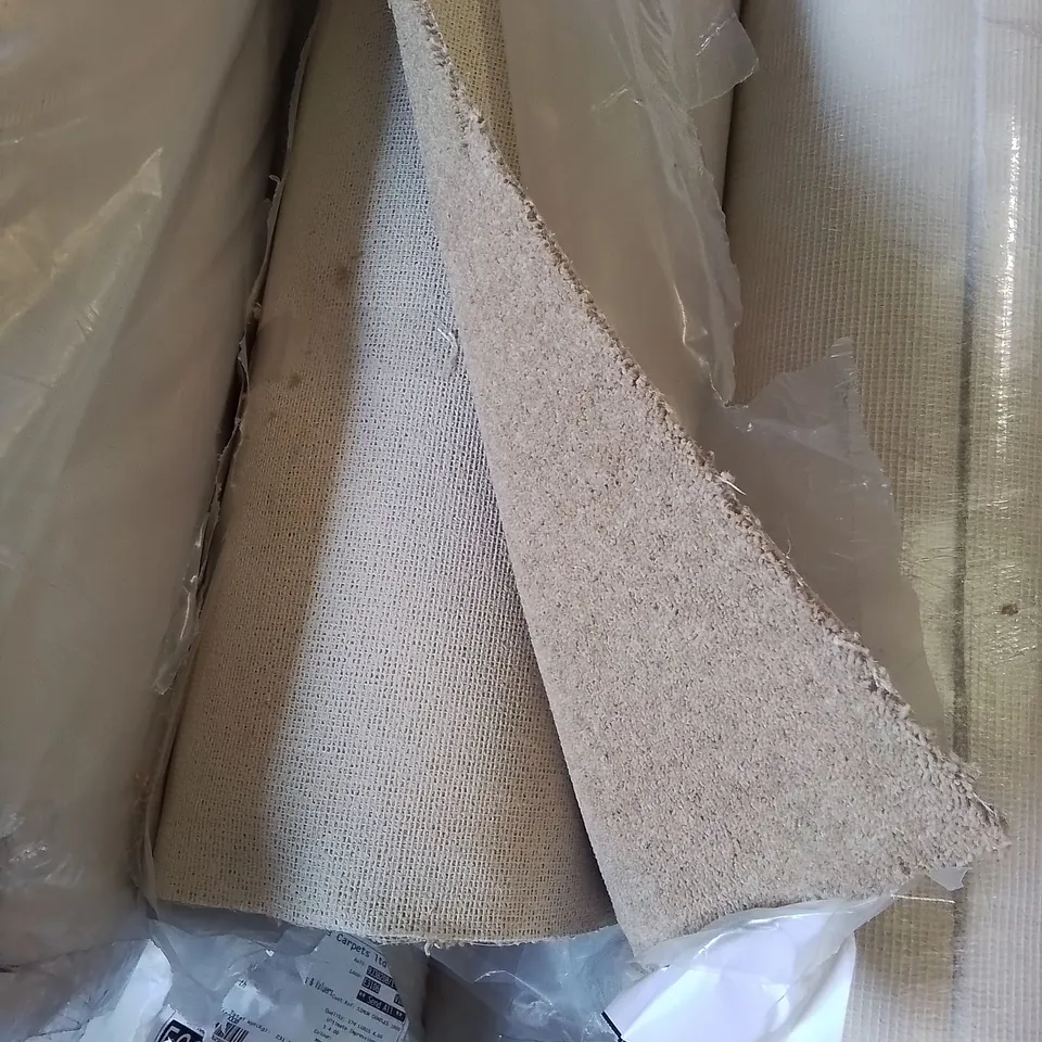 ROLL OF QUALITY TUDOR TWIST CLASSIC GOLDEN HAZE APPROXIMATELY 7.60M W X 4M L CARPET