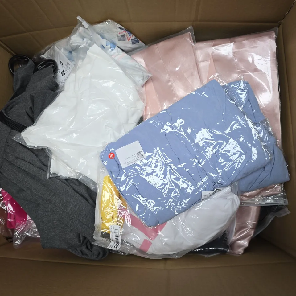 APPROXIMATELY 40 ASSORTED CLOTHING ITEMS IN VARIOUS SIZES, STYLES & COLOURS TO INCLUDE TOPS, CYCLING JERSEY, DRESSES, ETC - COLLECTION ONLY