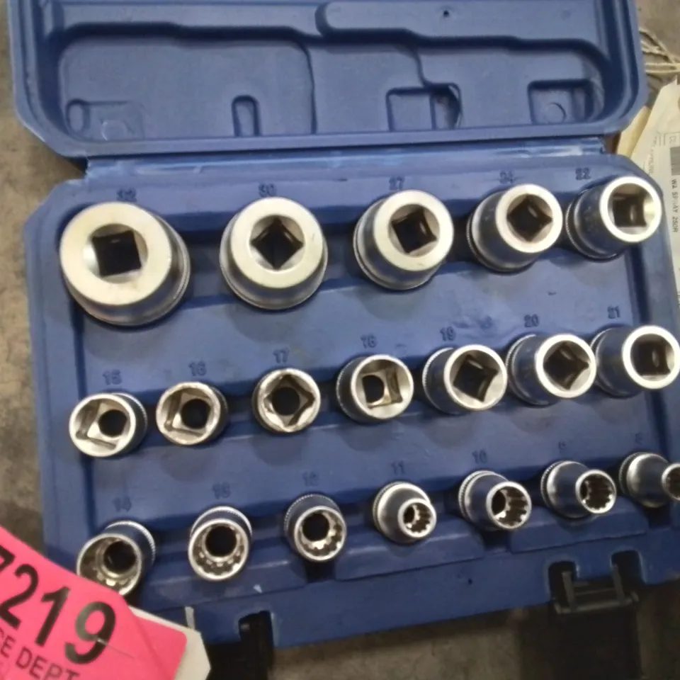 BOX CONTAINING MIXED TOOLS TO INCLUDE: 10PC LOCKING WHEEL NUT SET, 46 SOCKET SET, 94PC METRIC SOCKET SET, IMPACT TORX BIT SOCKETS 