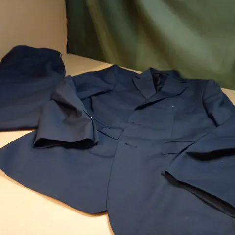 DESIGNER SUIT SET TO INCLUDE BLACK TROUSERS/JACKET - SIZE TROUSERS W32