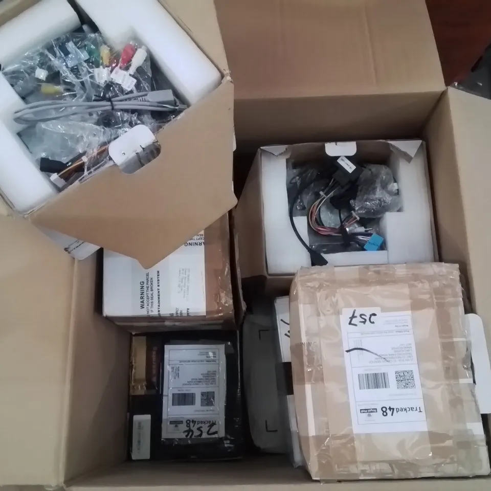 LARGE BOX CONTAINING ASSORTED CAR MULTIMEDIA SYSTEM INTERFACES // MODELS VARY