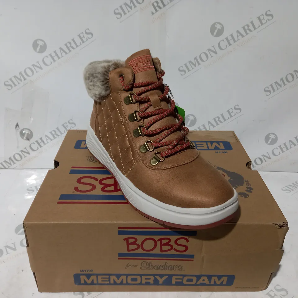 BOXED PAIR OF SKECHERS BOBS SKIPPER WAVE DIAMOND QUILTS BOOTS IN CHESTNUT UK SIZE 3
