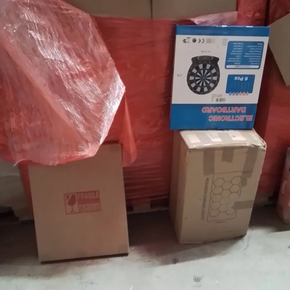 PALLET OF ASSORTED HOUSEHOLD GOODS AND PRODUCTS TO INCLUDE;MAGNETIC DARTBOARD,MIRROR,HEXAGON GARAGE LIGHTS