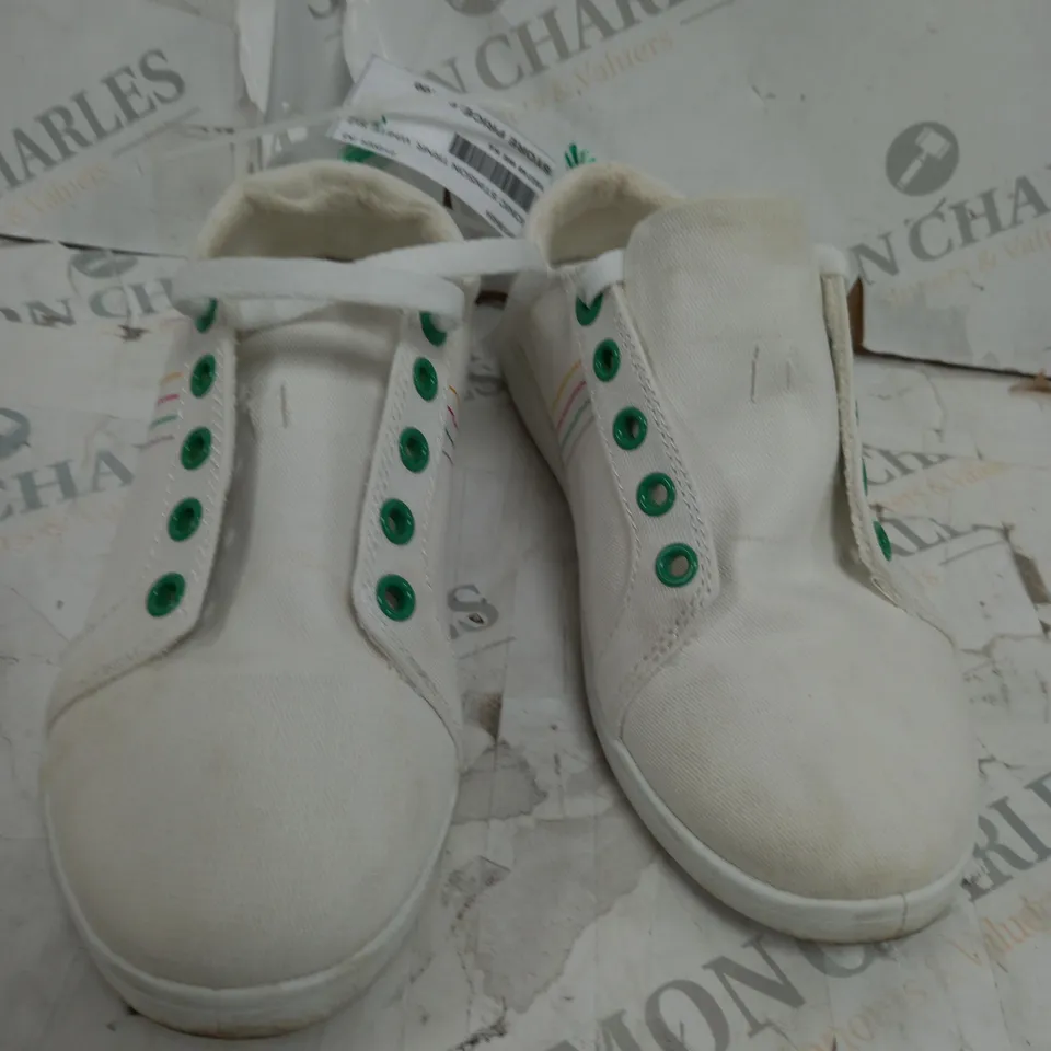 MIP KANNES NKEL BOOTS IN WHITE  - SIZE 4