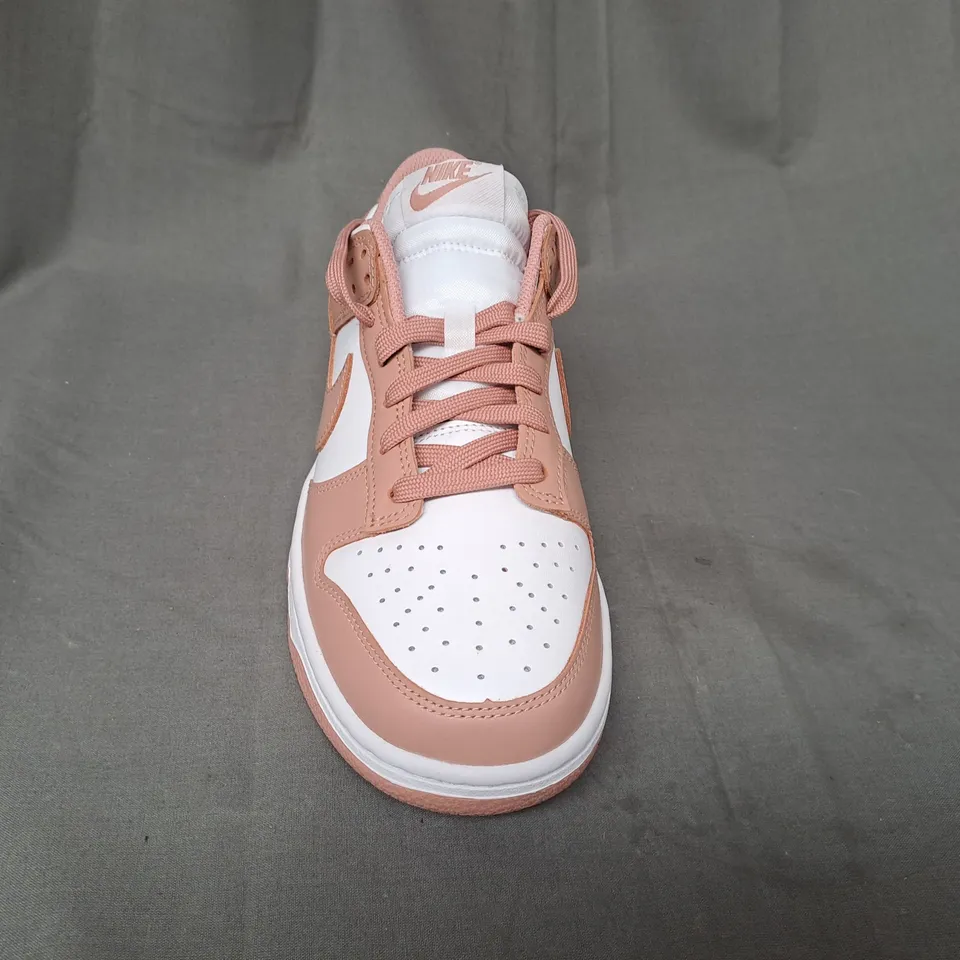 BOXED PAIR OF NIKE DUNK LOW SHOES IN WHITE/ROSE WHISPER UK SIZE 6
