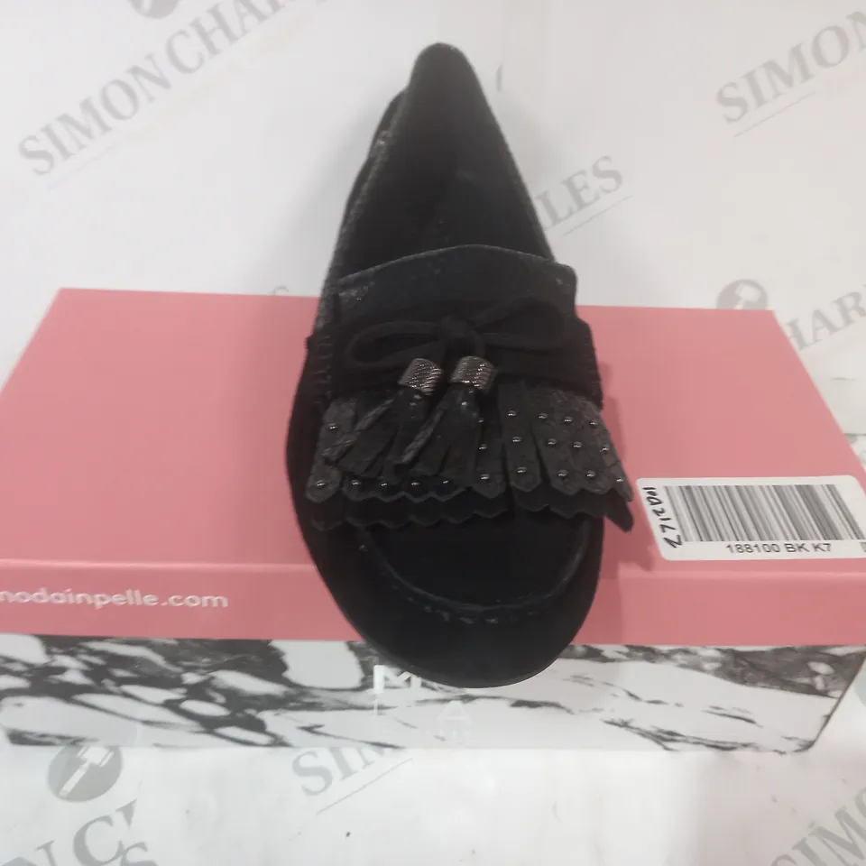 BOXED PAIR OF MODA IN PELLE ETHELIA BLACK SUEDE LOAFERS - SIZE 7