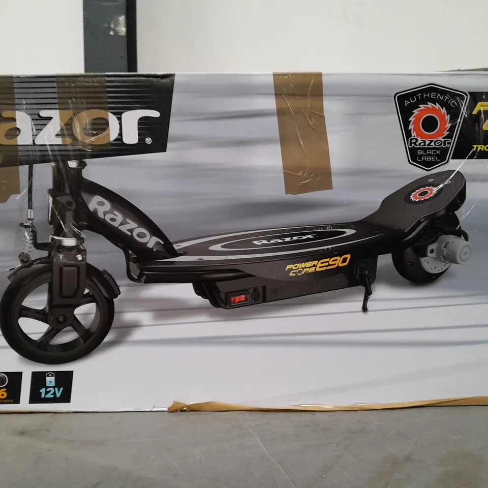BOXED RAZOR POWERCORE E90 ELECTRIC SCOOTER IN BLACK - COLLECTION ONLY RRP £199.99