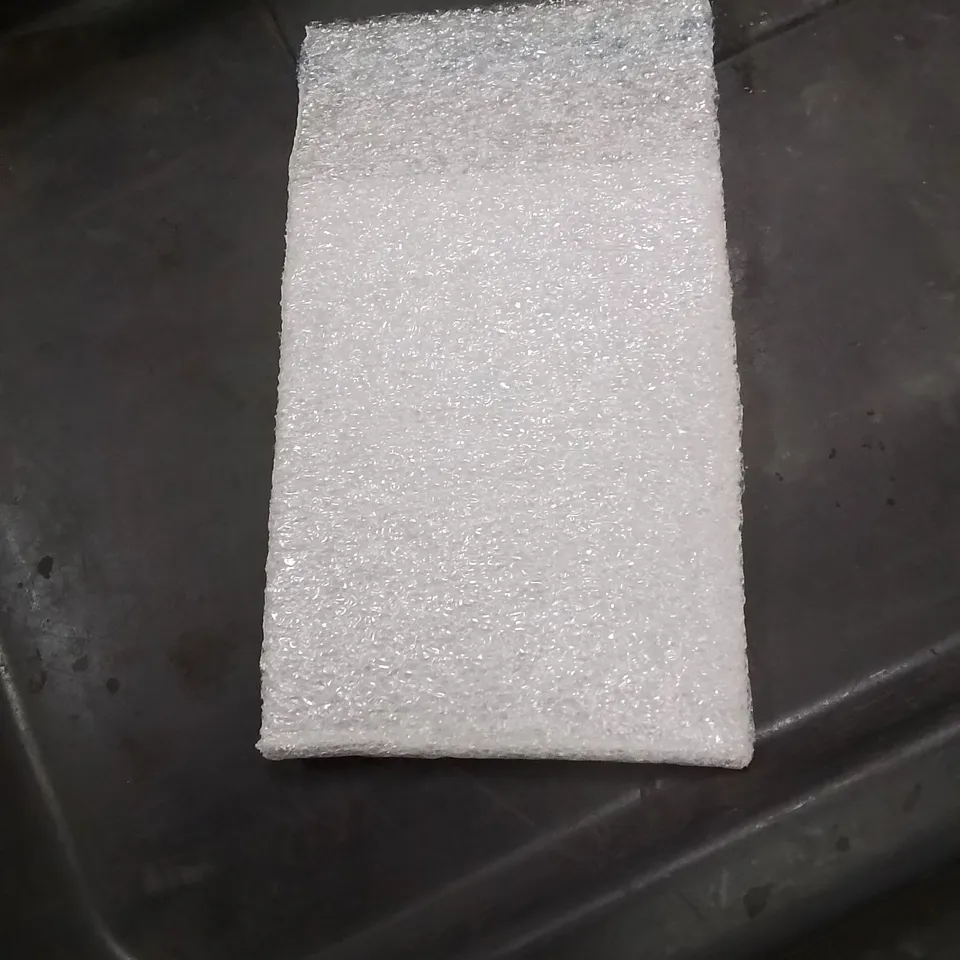 PALLET CONTAINING APPROXIMATELY 16000 FOAM LAMINATE BAGS SELF SEALING