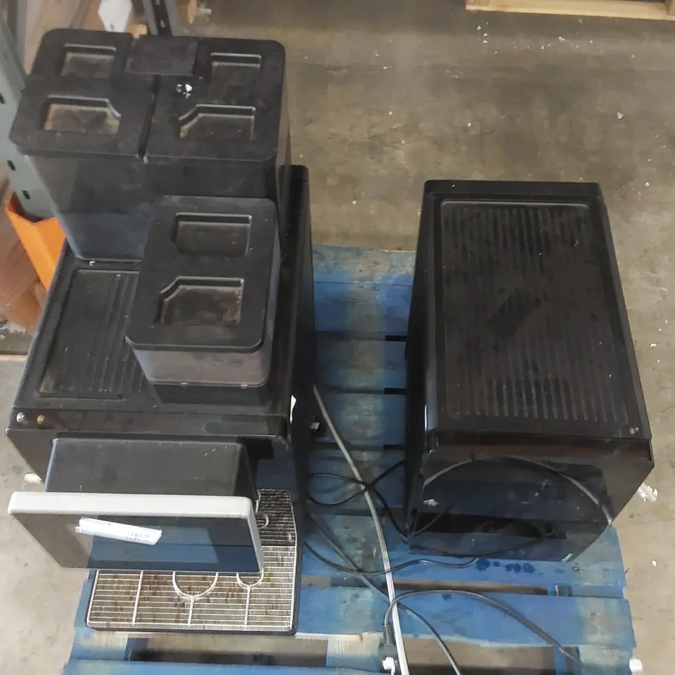 FRANKE A600 COMMERCIAL COFFEE MACHINE WITH MILK CHILLER