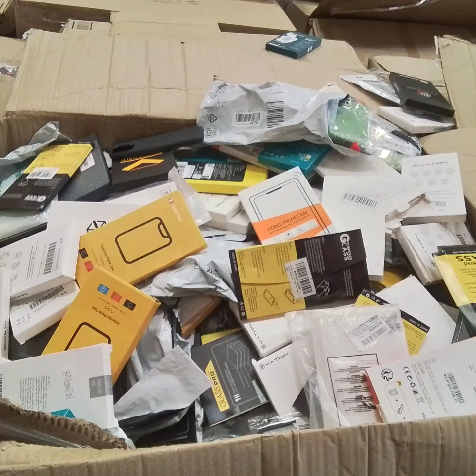 PALLET CONTAINING A LARGE QUANTITY OF PHONE CASES,SCREEN PROTECTORS 