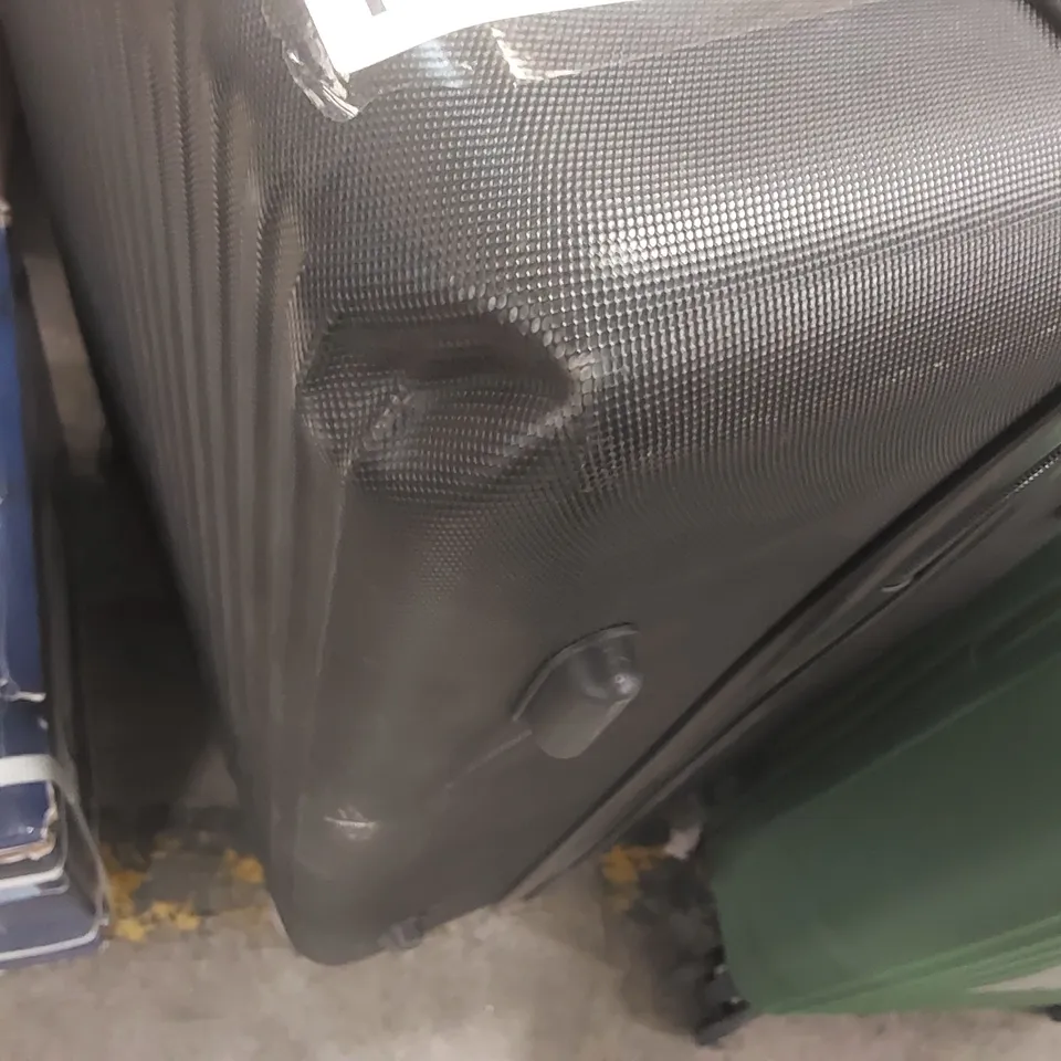 LUGG LIGHTWEIGHT TRAVEL SUITCASE 