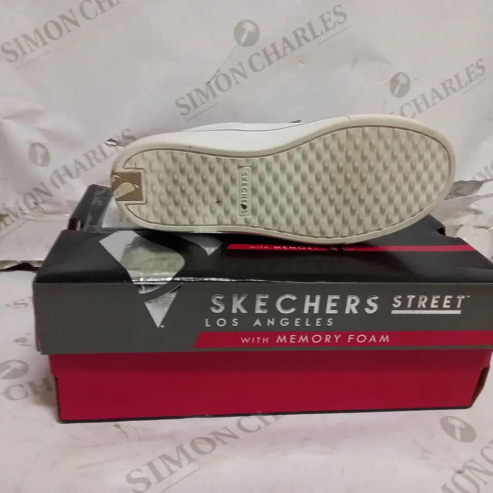 SIZE 3 SKECHERS STRETCH LACE TRAINER WHITE