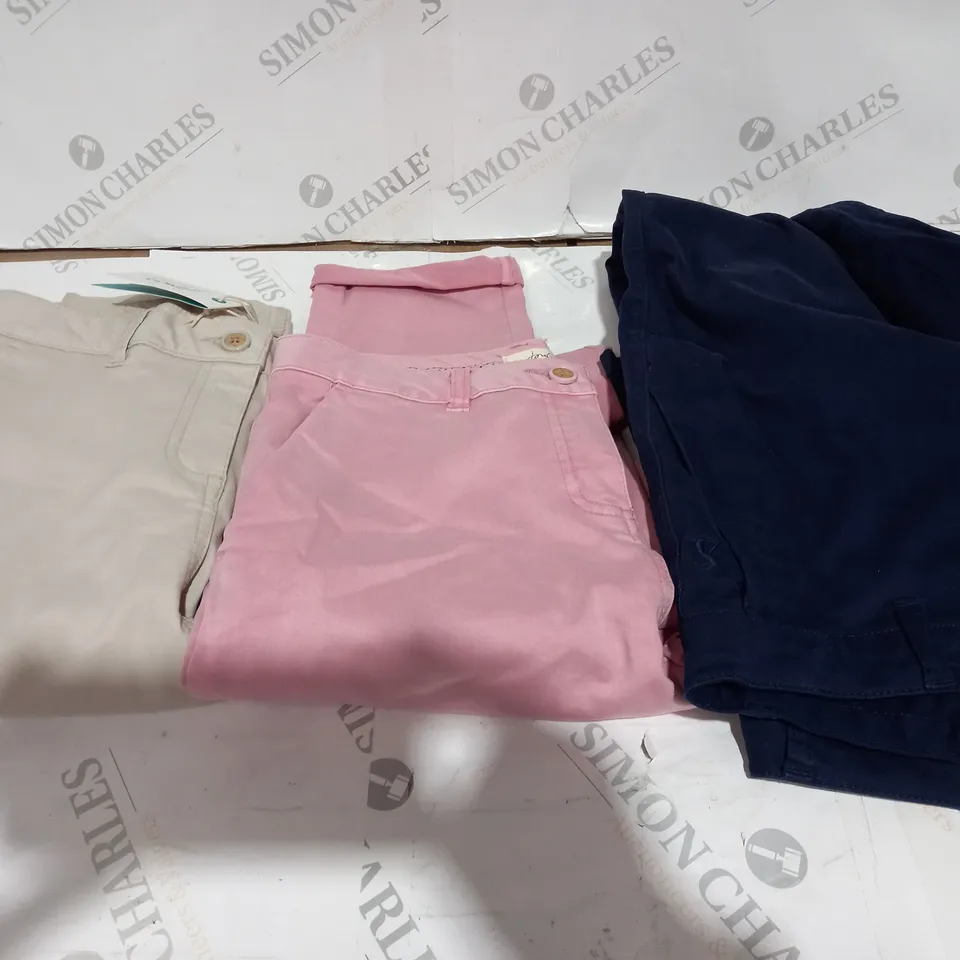 BOX OF ASSORTED CLOTHING ITEMS APPROXIMATELY 30 TO INCLUDE TROUSERS, TOPS, DRESSES ETC