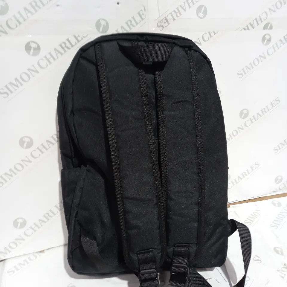 SAKUTANE BLACK BACKPACK WITH ZIP POCKETS 