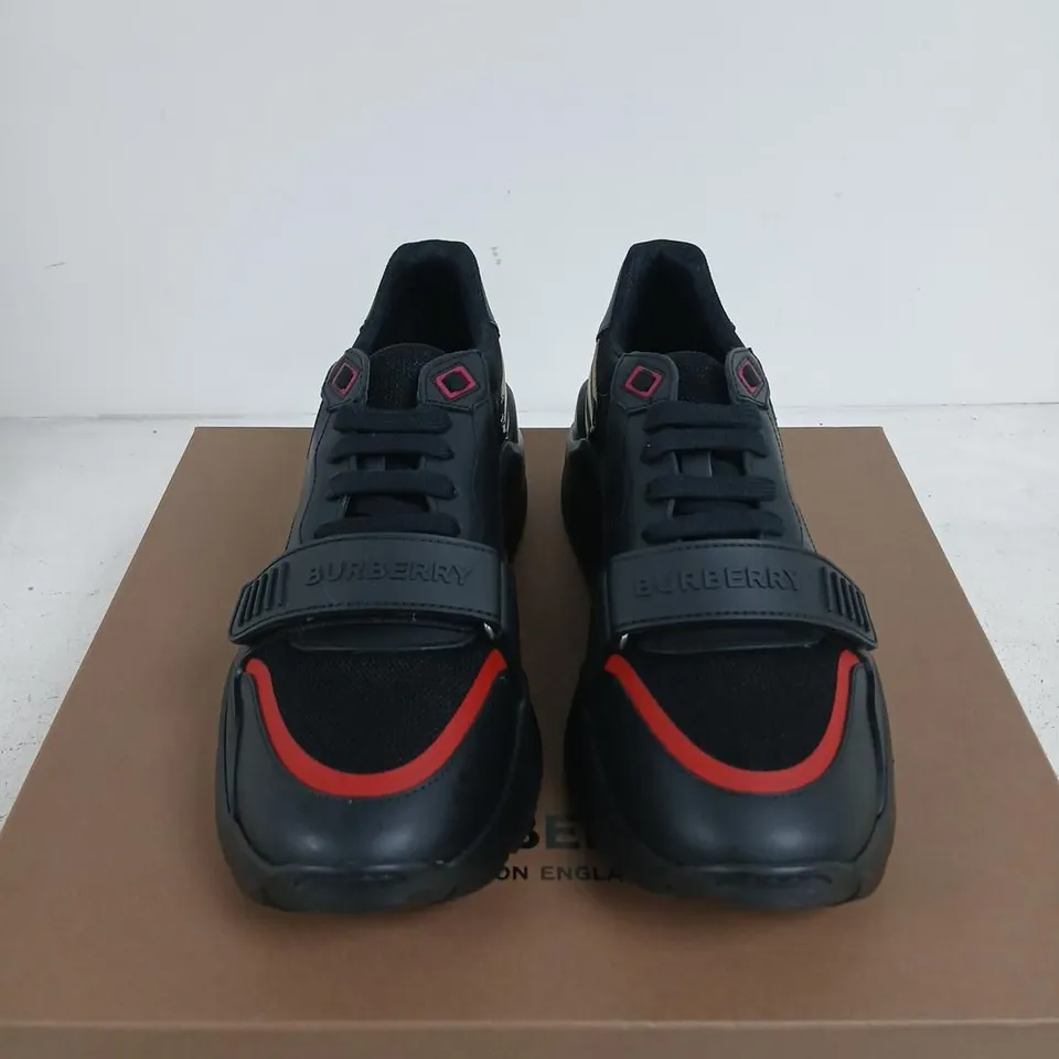 BURBERRY LOW TOP SNEAKER – BLACK, UK 8 (EUR 42)