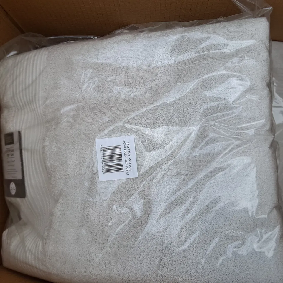 BOX OF APPROXIMATELY 6 BRAND NEW SEALED LIGHT GREY BATH SHEETS 