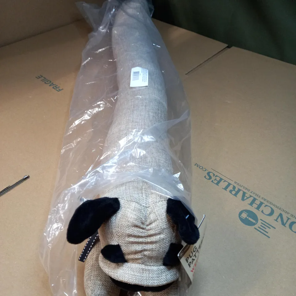 PUG PATTERN WEIGHTED DAUGHT EXCLUDER