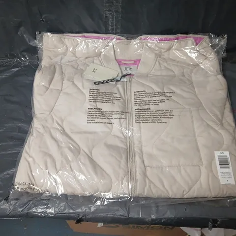 BAGGED JDY ELLA QUILTED COAT IN MOONBEAM - SMALL