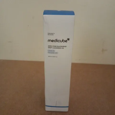 BOXED AND SEALED MEDICUBE ZERO PORE BACKHEAD DEEP CLEANSING OIL (205ML)
