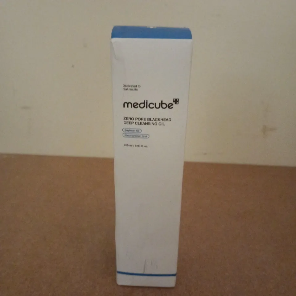 BOXED AND SEALED MEDICUBE ZERO PORE BACKHEAD DEEP CLEANSING OIL (205ML)
