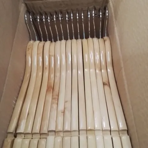 BOXED KEPLIN 30 PACK OF WOODEN COAT HANGERS