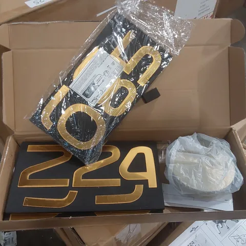 BOXED GILCHRIST METAL WALL CLOCK