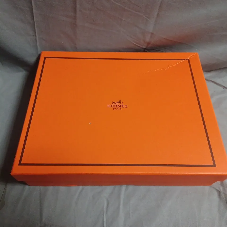 BOXED PAIR OF HERMÈS PARIS WHITE LEATHER ORAN SANDALS – SIZE 36