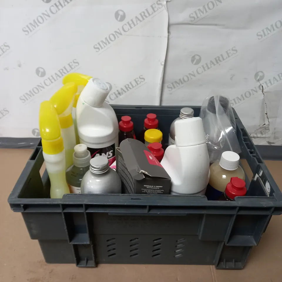 GROUP OF ASSORTED CLEANING ITEMS TOO INCLUDE FAIRY LIQUID , ELBOW GREASE , TOILET CLEANER  , ETC 