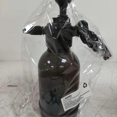 BLACK PUMP-ACTION SPRAY BOTTLE 