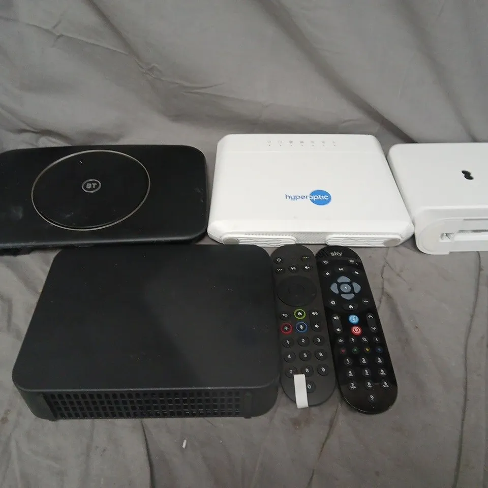 APPROXIMATELY 10 ASSORTED HOUSEHOLD ITEMS TO INCLUDE REMOTE CONTROLS, CABLES AND WIFI BOXES 