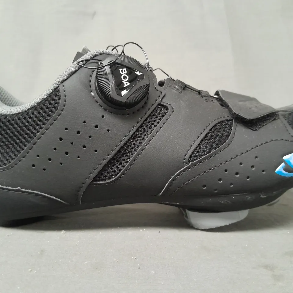 BOXED PAIR OF GIRO SAVIX II WOMEN'S CYCLING SHOES IN BLACK UK SIZE 5.5