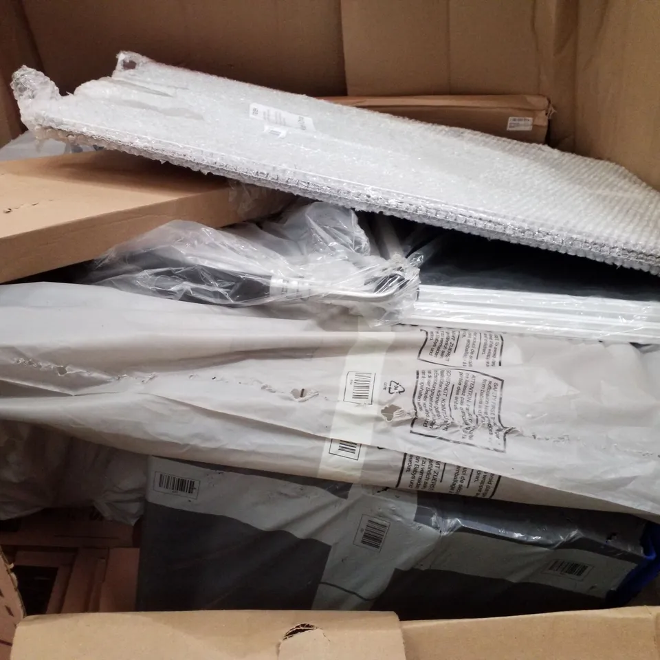 PALLET CONTAINING ASSORTED PRODUCTS INCLUDING BLENDER GRINDER & MINCER, VACUUM STAND, A4 TRIPLE GALLERY, LAWN LEVELLING RAKE & MAGNETIC DRY ERASE BOARD