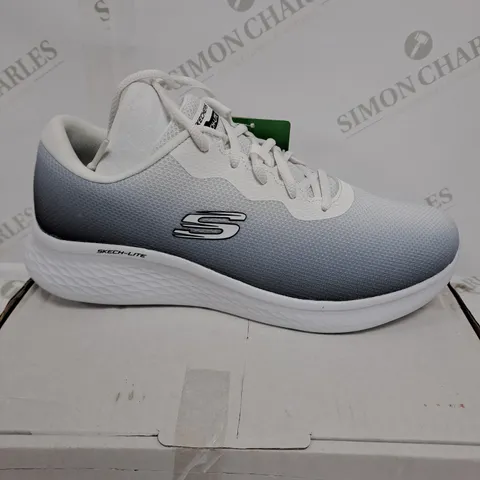 BOXED PAIR OF SKETCHERS TRAINERS SIZE 6.5