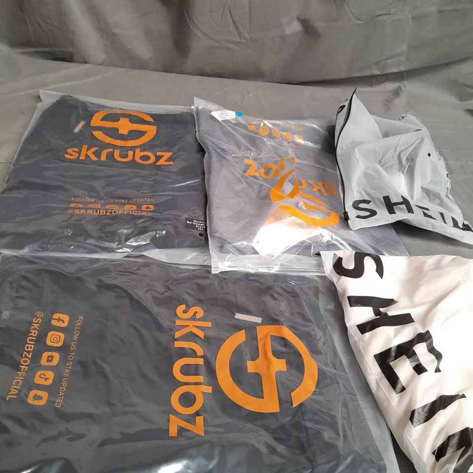 BOX OF APPROXIMATELY 25 ASSORTED CLOTHING ITEMS TO INCLUDE - T-SHIRT , JUMPER , TROUSERS ETC