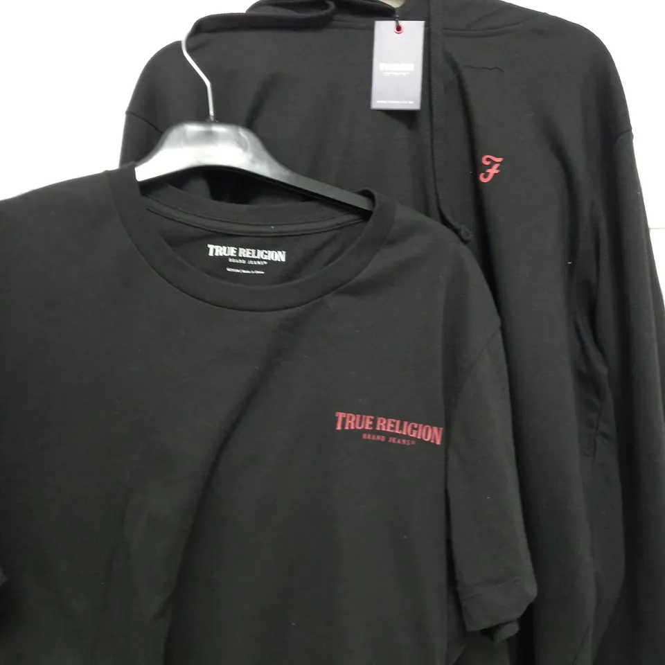 BOX OF APPROXIMATELY 10 CLOTHING ITEMS TO INCLUDE T-SHIRTS, JUMPERS, PANTS ETC