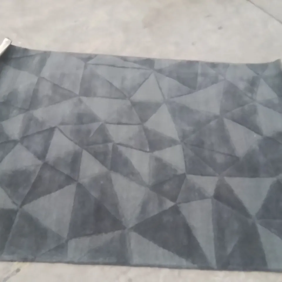 QUALITY DESIGNER AREA RUG - APPROXIMATELY 230X160CM