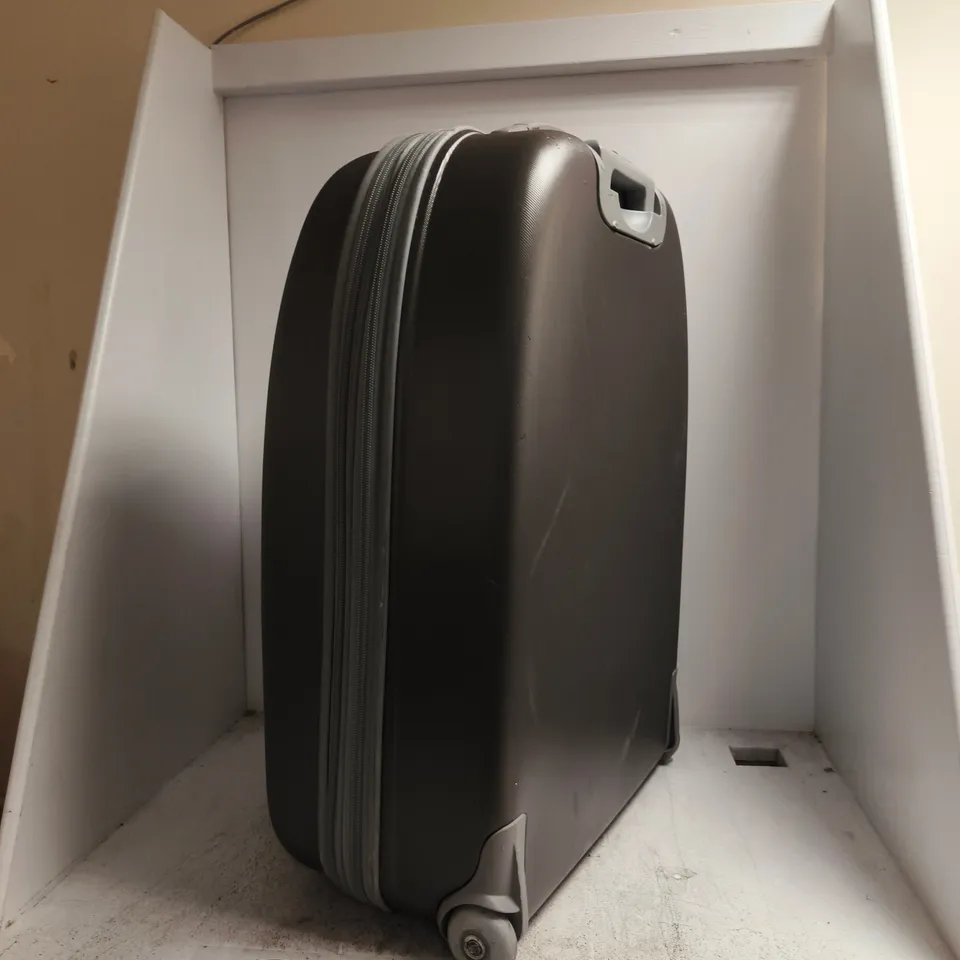 GREY HARD-SHELL SUITCASE WITH WHEELS