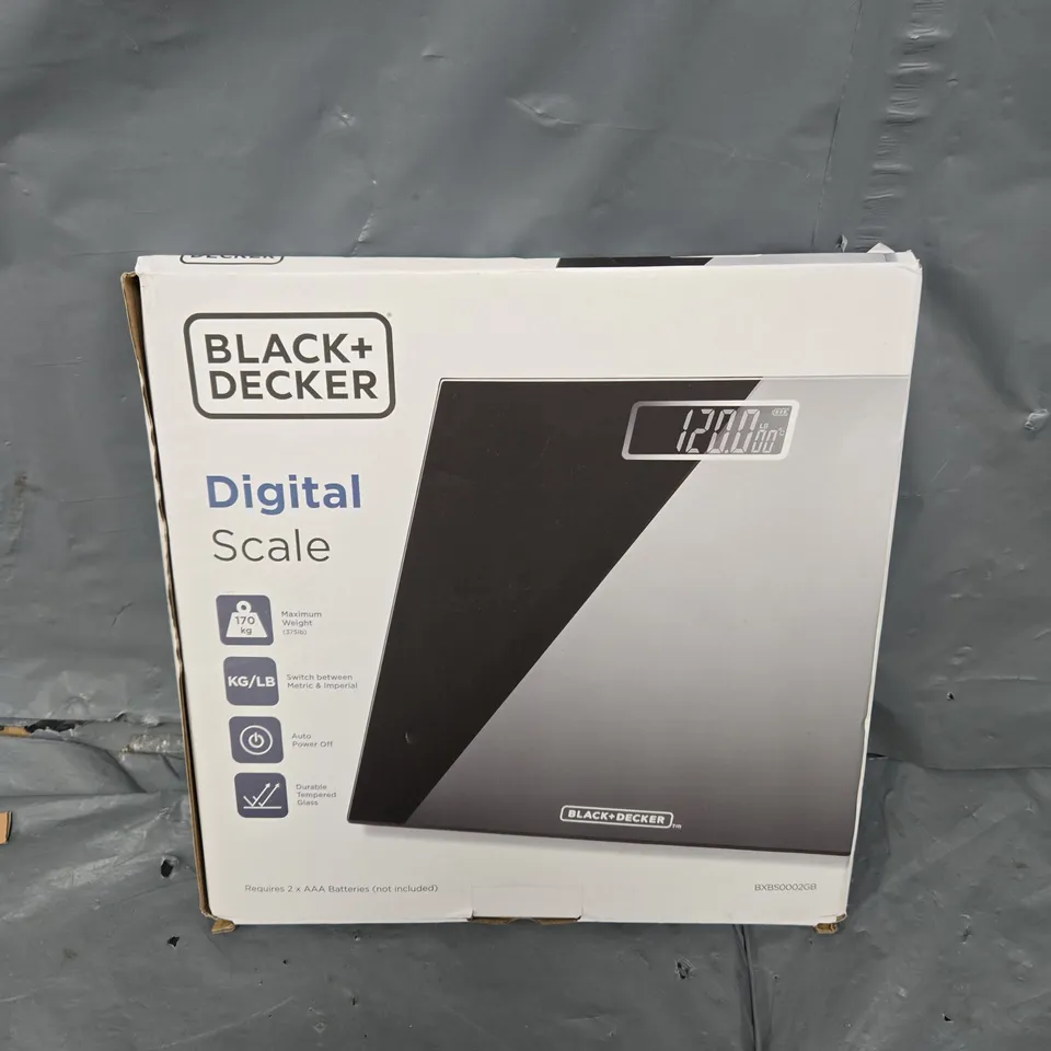 BOXED BLACK + DECKER DIGITAL SCALE
