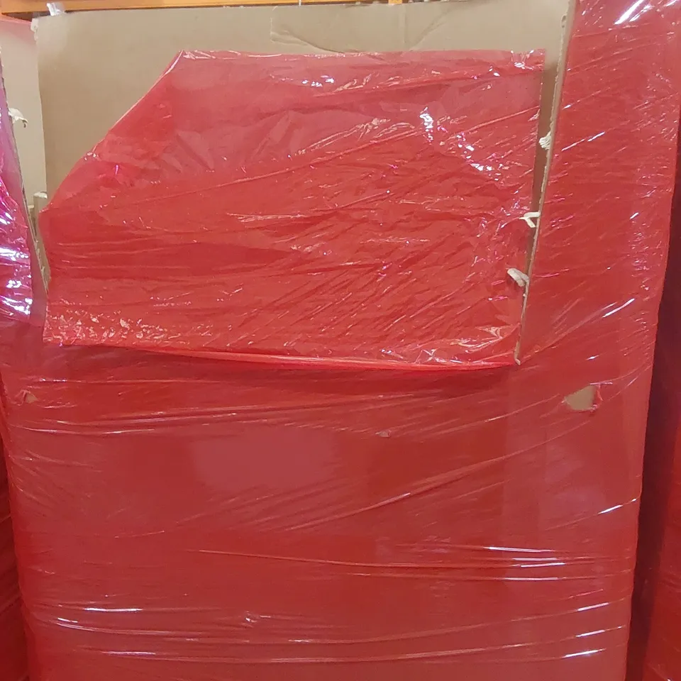 PALLET CONTAINING A VERY LARGE QUANTITY OF ASSORTED ITEMS INCLUDING: BREAD BIN, ROLLER BLIND, SAFETY GATE, CAT LITTER BOX ECT