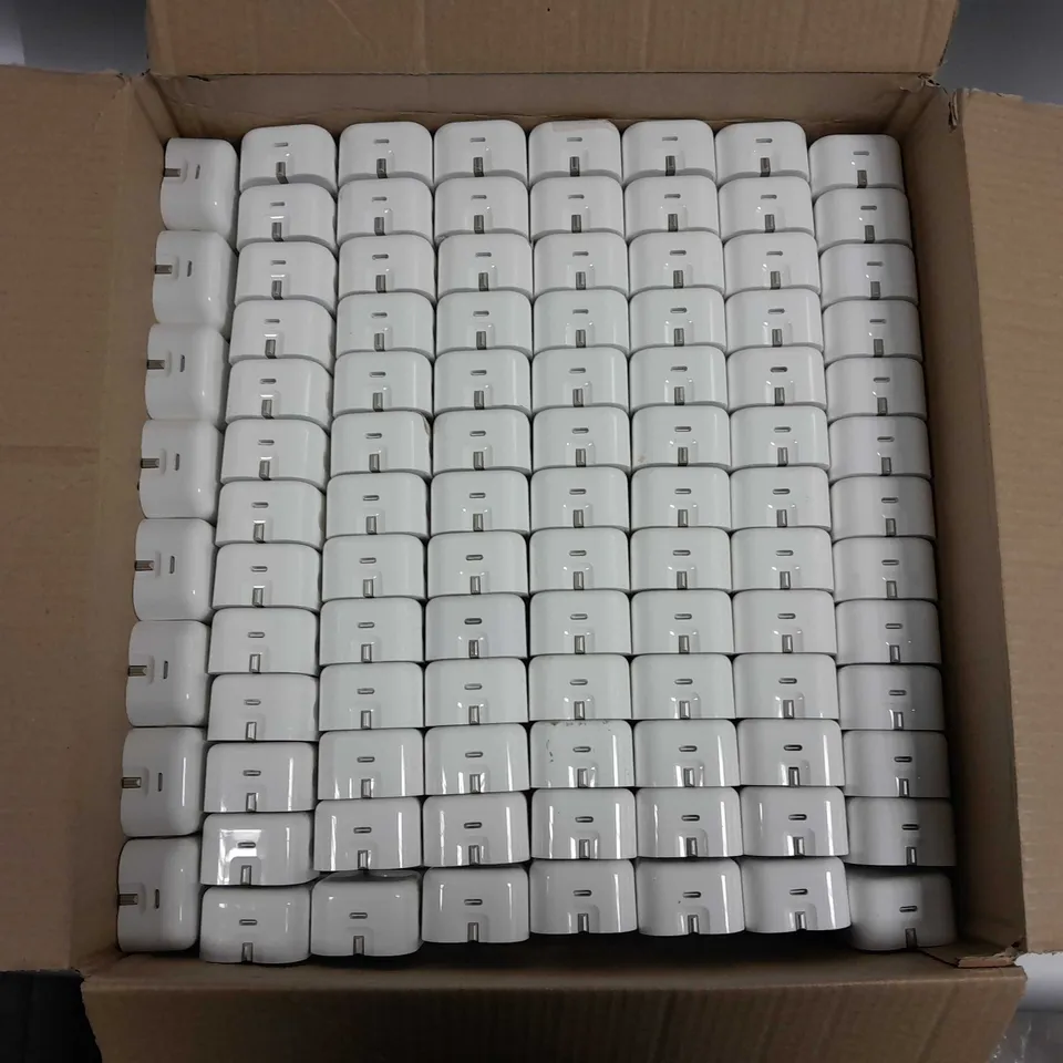 APPROXIMATELY 190 FOLDING APPLE 20W USB-C PLUGS IN WHITE