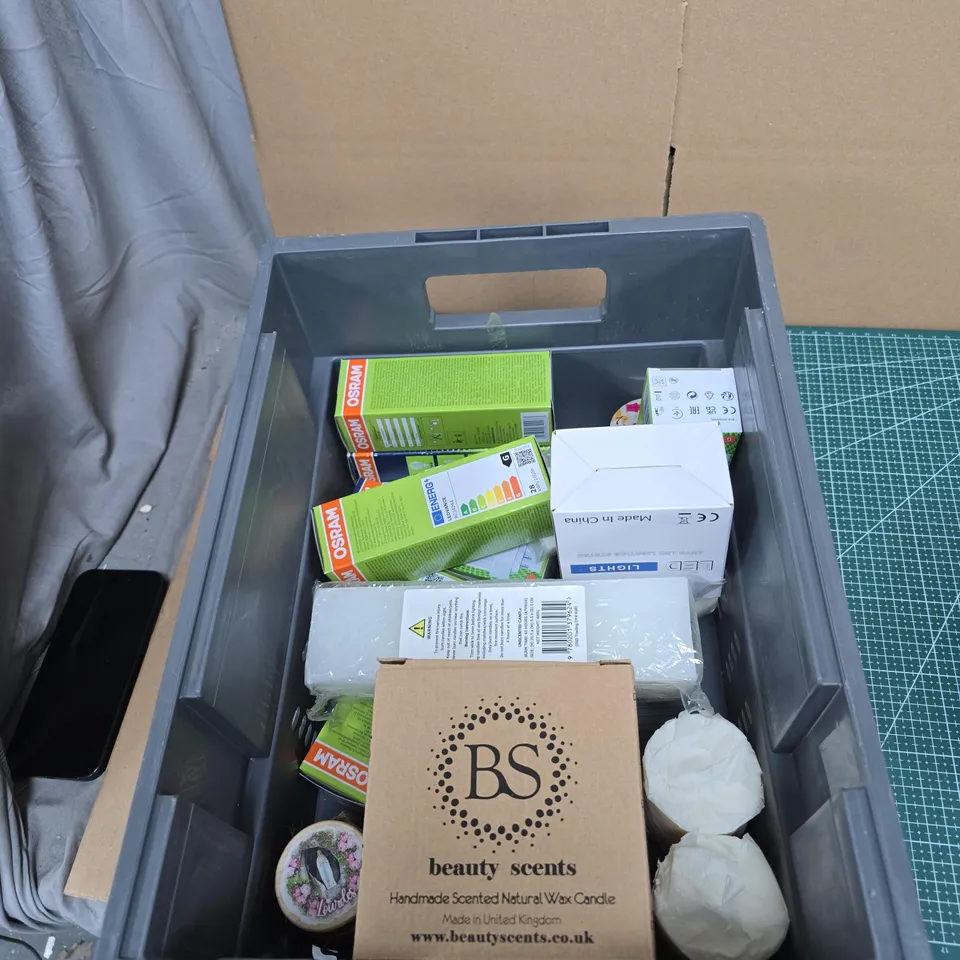 TOTE OF APPROXIMATELY 14 ASSORTED ITEMS TO INCLUDE: SMARTBULB