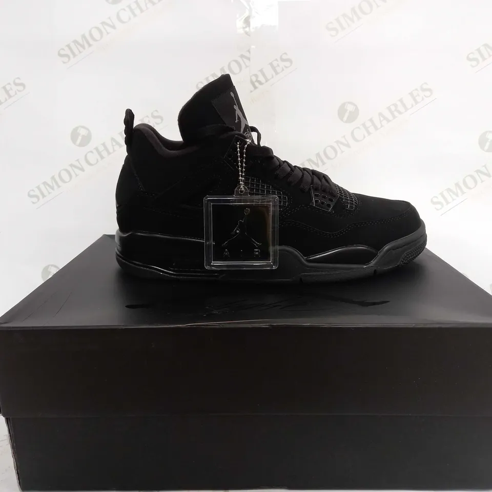 AIR JORDAN 4 RETRO IN BLACK - UK 8.5