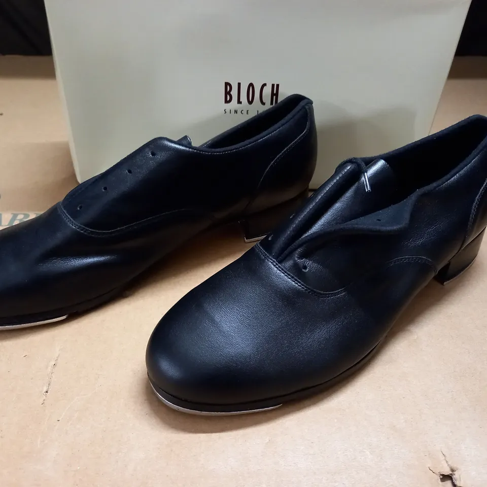 BOXED PAIR OF BLOCH RESPECT BLACK SHOES - M 11.5